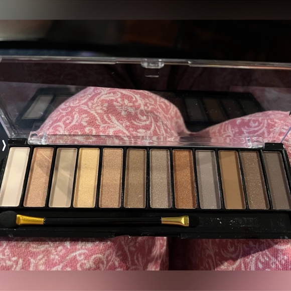 Eyeshadow palette - Picture 9 of 9